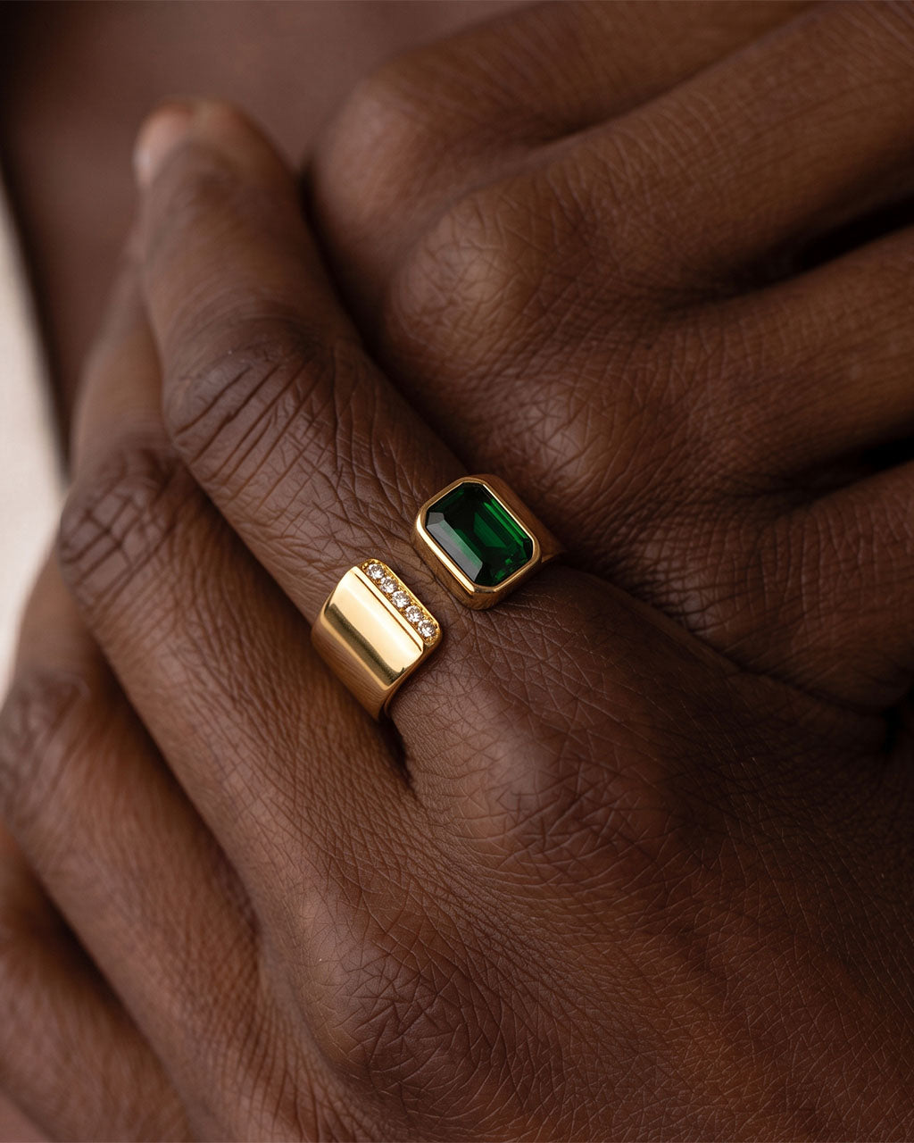 Bezel Emerald Green Stone Open Wide Waterproof Gold Ring